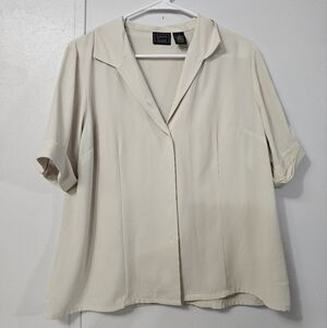 Laura Scott Cream Short Sleeve Blouse!